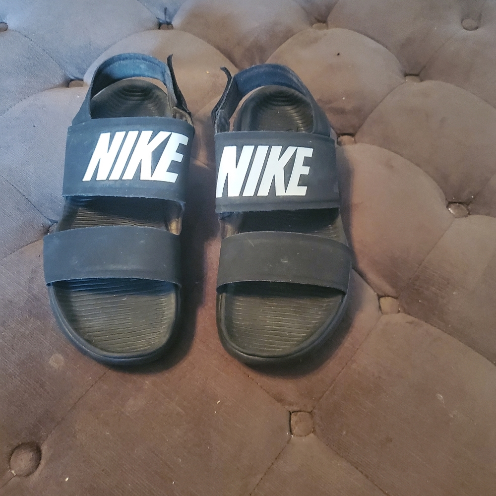 Nike sandles black